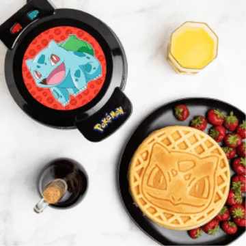 Uncanny Brands Pok?mon Bulbasaur Waffle Maker ? Non-Stick Waffle Iron Featuring Pok?mon #001