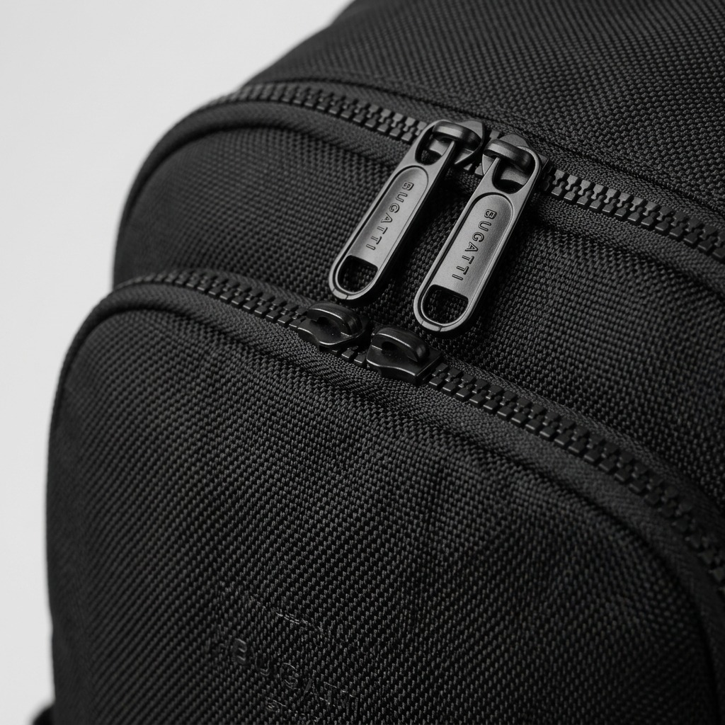 Gros plan sur un détail de Bugatti Madison – Sac à dos pour portable 15,6 po en nylon, noir – photo 6