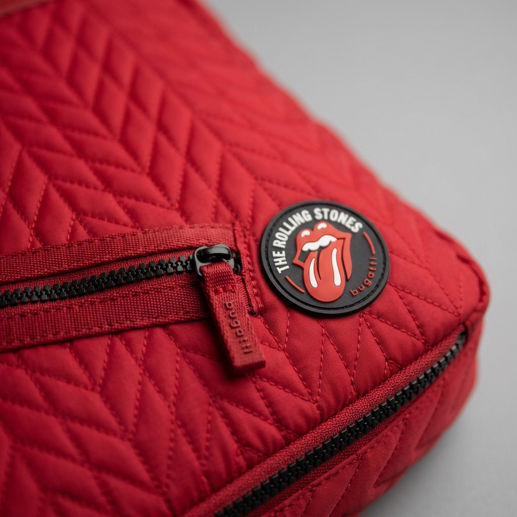 Vue complémentaire de The Rolling Stones Iconic – Sac à dos matelassé en nylon, rouge – photo 3