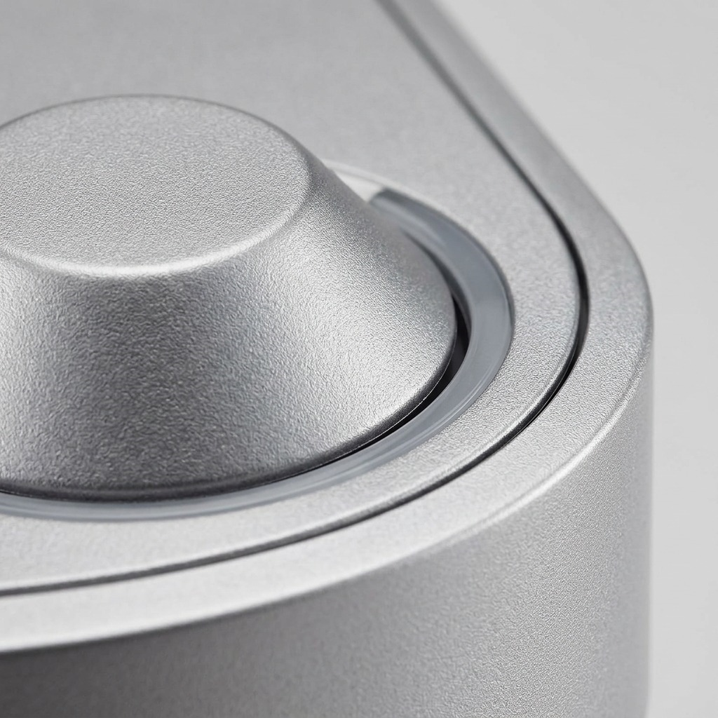 Keurig K-Suite Gen 2 – Cafetière commerciale compacte pour chambre d’hôtel (50-38139) — gros plan des détails, réf. 50-38139