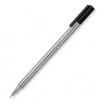 STAEDTLER triplus fineliner – Fineliner noir 0,3 mm, réf. 334-9-A7 — vue sur fond clair