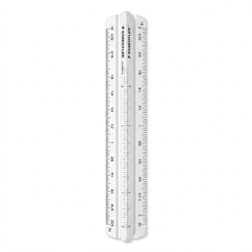 STAEDTLER – Règle triangulaire en plastique, réf. 98719-31BK — vue sur fond clair