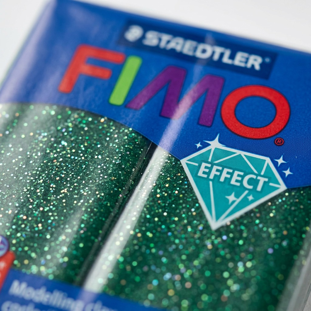 FIMO Effect Galaxy – Pâte verte 57 g, réf. 8010-562 — vue rapprochée