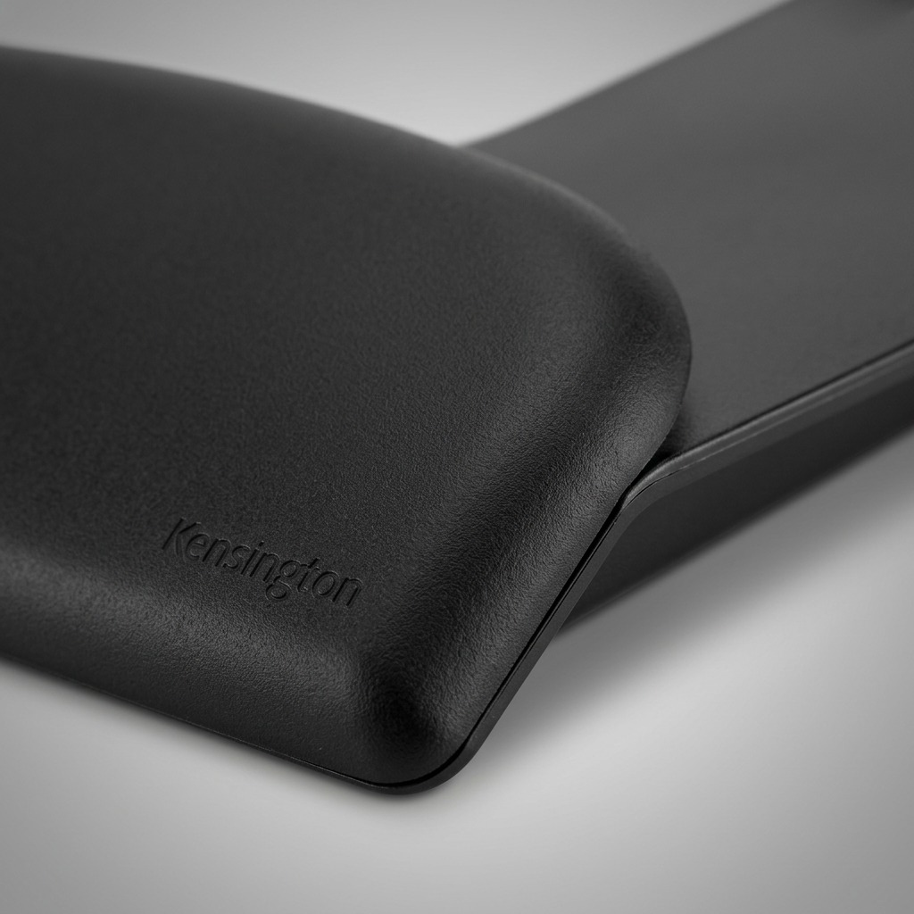 Repose-poignets ErgoSoft™ pour clavier mince pleine grandeur – noir – Kensington — gros plan des détails, réf. K52800WW