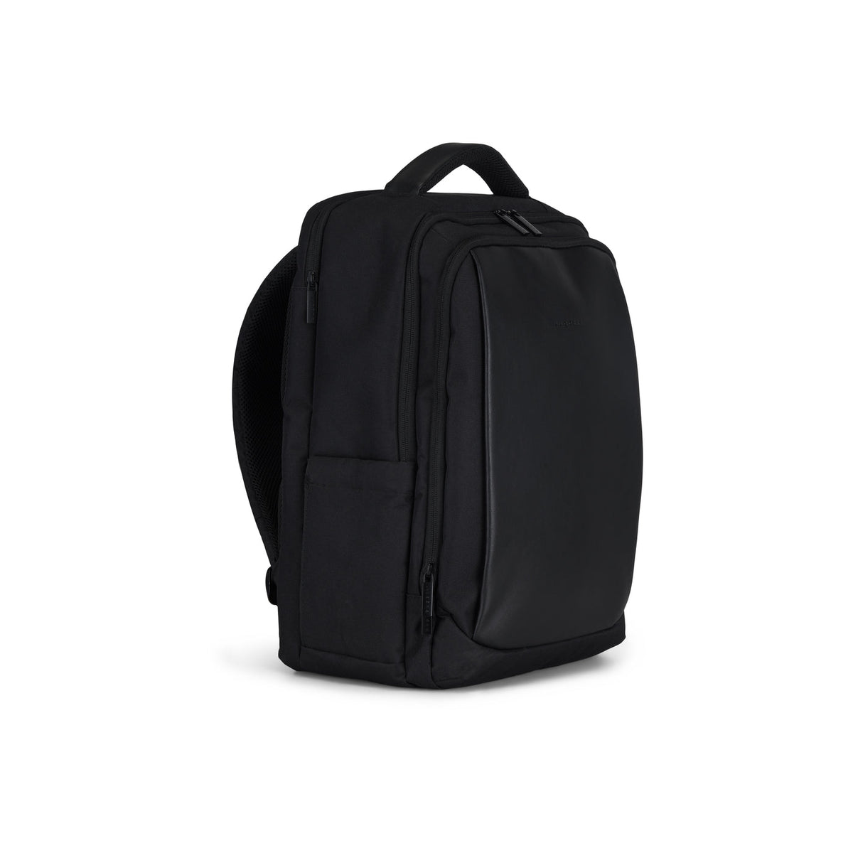 Vue de trois quarts du sac à dos noir Bugatti Adrian pour ordinateur portable 15,6 po