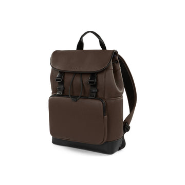 Sac à dos brun Bugatti Central en cuir végétalien texturé, vue de trois quarts, référence BKP2434BU